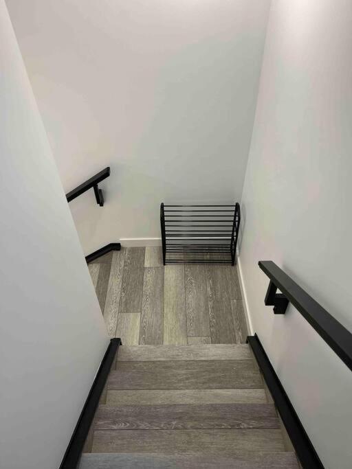 Newly Built 2 Bedroom Suite With Free Parking - Close To Banff National Park, Calgary Ngoại thất bức ảnh