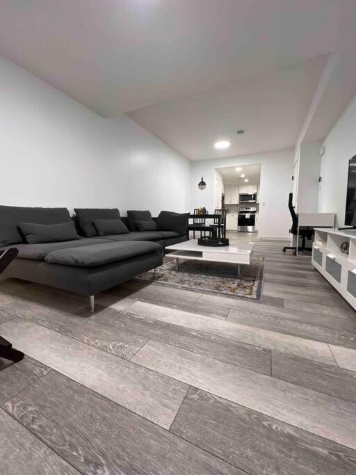 Newly Built 2 Bedroom Suite With Free Parking - Close To Banff National Park, Calgary Ngoại thất bức ảnh